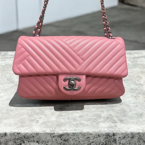 Pink CHANEL Chevron Crossing Flap Bag - Picture 2 of 12
